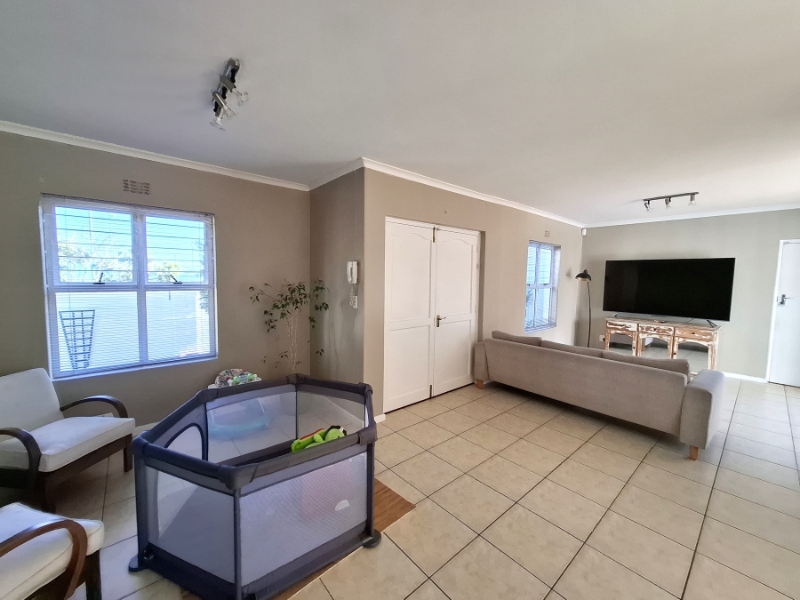 To Let 4 Bedroom Property for Rent in Sunningdale Western Cape